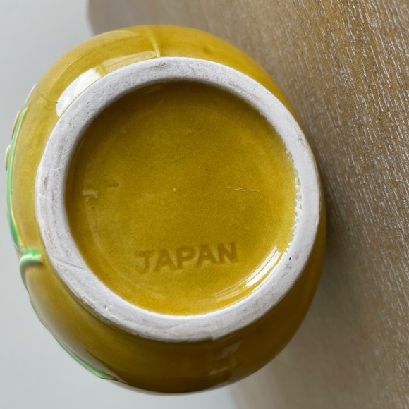 ***SOLD***Japanese Majolica Yellow Pitcher and Saucer - Picture 6 of 12